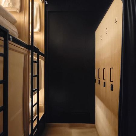 Westay Capsule Hostel Dubai Ngoại thất bức ảnh